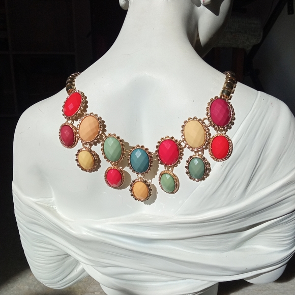 💚 Multicolour Statement Necklace - Picture 5 of 16